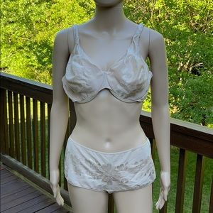 Bali Platinum Semi Lace Nude Bra and Boy Shorts